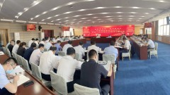 5月30日，中國(guó)共產(chǎn)黨甘肅省第十四次代表大會(huì)在圓滿完成各項(xiàng)任務(wù)后勝利閉幕。6月1日，甘肅建投黨委迅速召開專題會(huì)議，傳達(dá)學(xué)習(xí)省第十四次黨代會(huì)精神，安排部署貫徹落實(shí)工作。黨委書記、董事長(zhǎng)蘇躍華主持會(huì)議并講