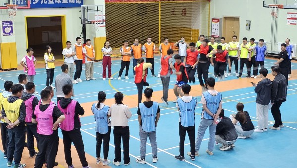 為進(jìn)一步豐富廣大職工文體生活，展現(xiàn)職工拼搏奮進(jìn)、昂揚(yáng)向上的精神風(fēng)貌，在國慶、中秋雙節(jié)來臨之際，交科公司一公司、三公司、路政公司黨支部紛紛組織開展職工趣味運(yùn)動(dòng)會(huì)。交科公司一公司在和政縣舉辦“與國同慶筑夢(mèng)