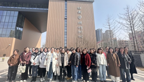 人間最美三月天，春華爛漫展新顏，在第115個(gè)“三八”國際勞動?jì)D女節(jié)來臨之際，為認(rèn)真學(xué)習(xí)貫徹黨的二十大精神和中國婦女十三大精神，引導(dǎo)廣大女職工汲取中華文明精髓，增強(qiáng)對中華優(yōu)秀傳統(tǒng)文化的認(rèn)同感和自豪感，交